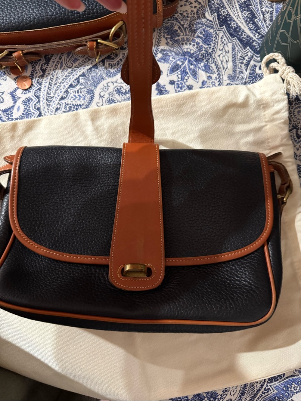 Classic Black and Tan Leather Crossbody Bag Rare heart DB